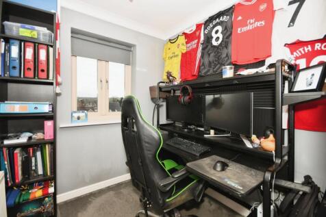 BEDROOM 4.jpg