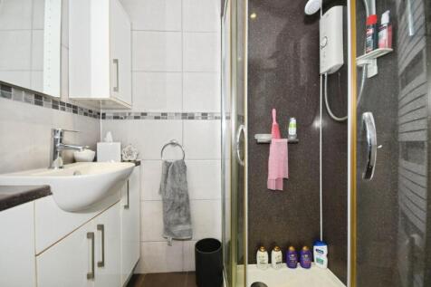 SHOWER ROOM.jpg