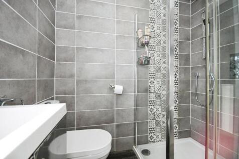 BATHROOM 02.jpg