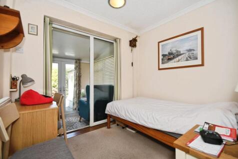 BEDROOM 2.jpg