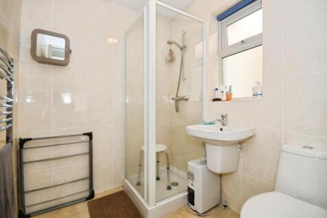 SHOWER ROOM.jpg