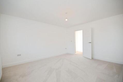 BEDROOM 1 02.jpg