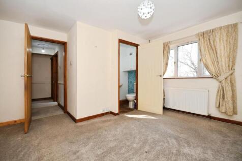 BEDROOM 1 02.jpg