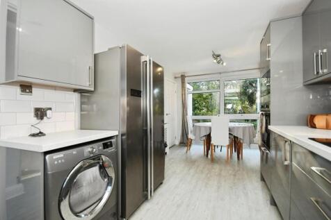 KITCHEN 03.jpg
