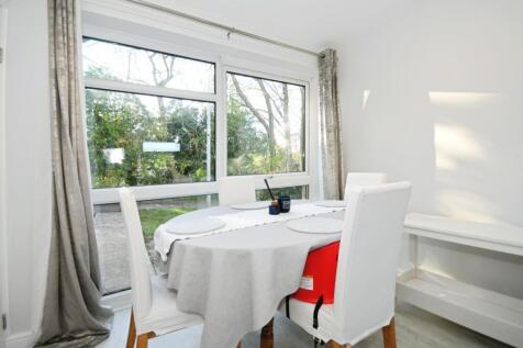 DINING ROOM.jpg