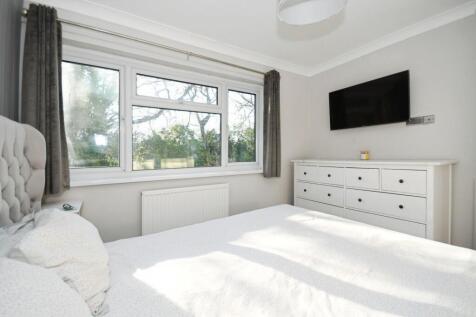BEDROOM 1 02.jpg