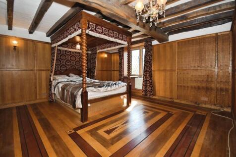 BEDROOM 1.jpg