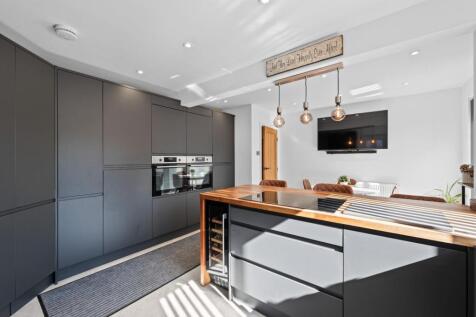 KITCHEN 03.jpg