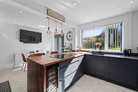 KITCHEN 02.jpg