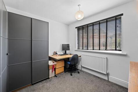 BEDROOM 4.jpg