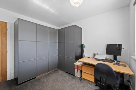 BEDROOM 4 02.jpg