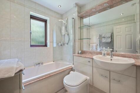 BATHROOM 2.jpg
