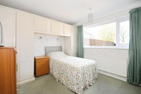 BEDROOM 1.jpg