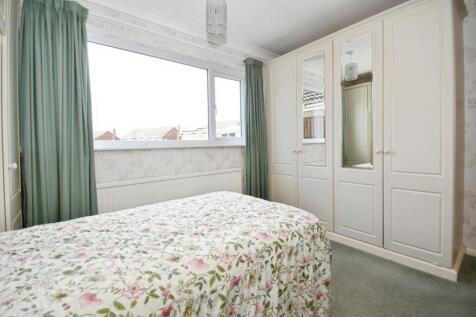 BEDROOM 1 02.jpg
