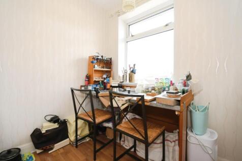BEDROOM 3.jpg