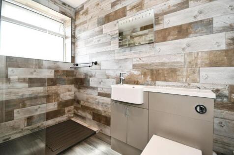 SHOWER ROOM.jpg