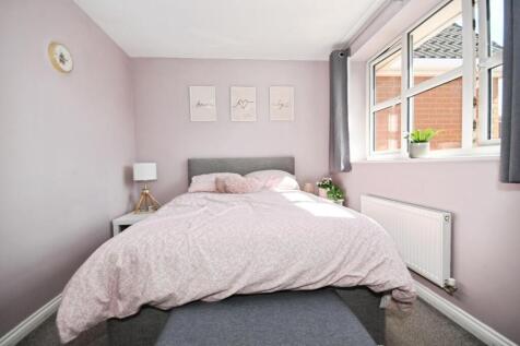 BEDROOM 1 03.jpg