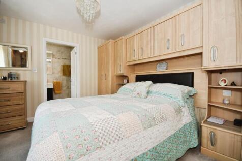BEDROOM 1.jpg
