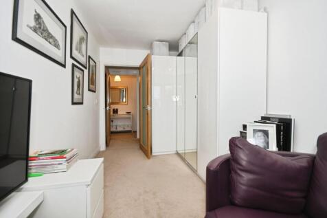 BEDROOM 2 02.jpg