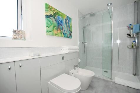 SHOWER ROOM 02.jpg