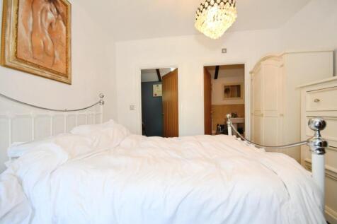 BEDROOM 1.jpg