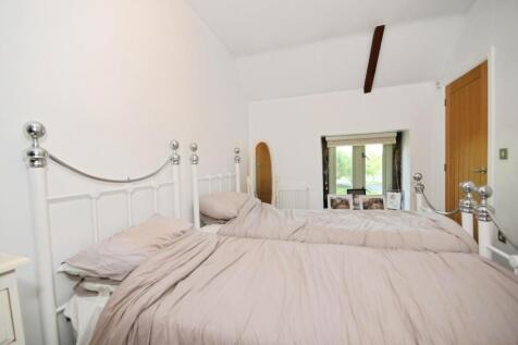 BEDROOM 2 02.jpg
