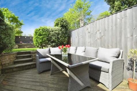 REAR GARDEN 02.jpg