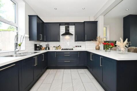KITCHEN 02.jpg