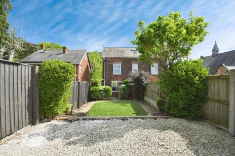 REAR GARDEN 05.jpg