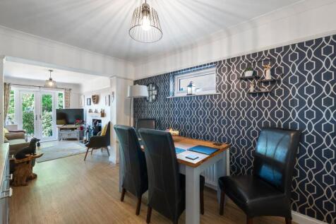 DINING ROOM 04.jpg
