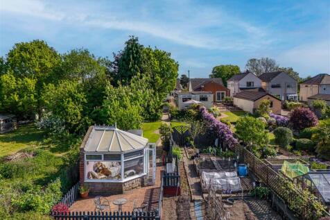 REAR GARDEN 02.jpg
