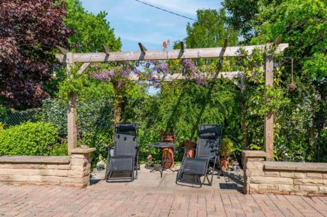 REAR GARDEN 03.jpg