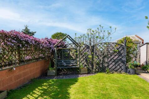 REAR GARDEN 08.jpg