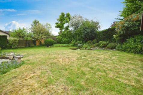 REAR GARDEN 02.jpg