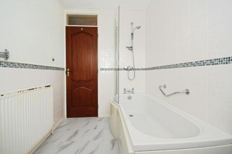 BATHROOM 02.jpg