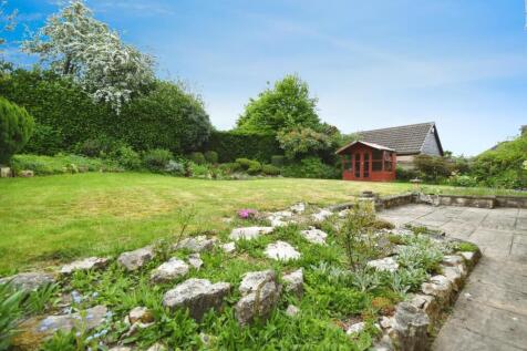 REAR GARDEN 01.jpg