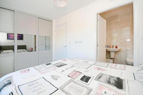 BEDROOM 1 03.jpg
