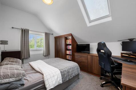 BEDROOM 1 03.jpg