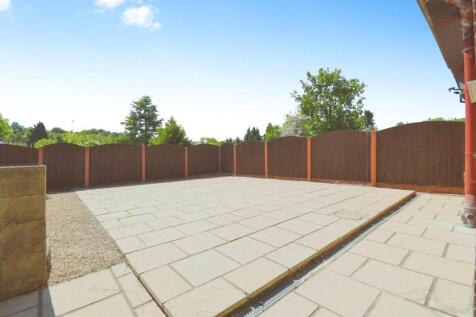 REAR GARDEN 02.jpg