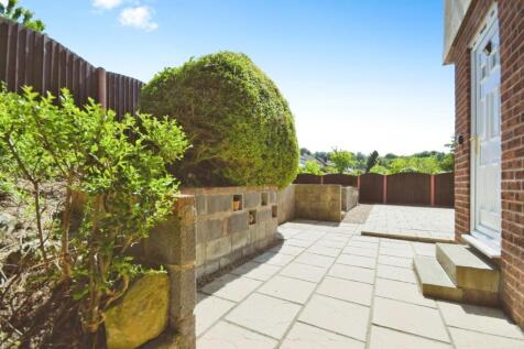 REAR GARDEN 01.jpg