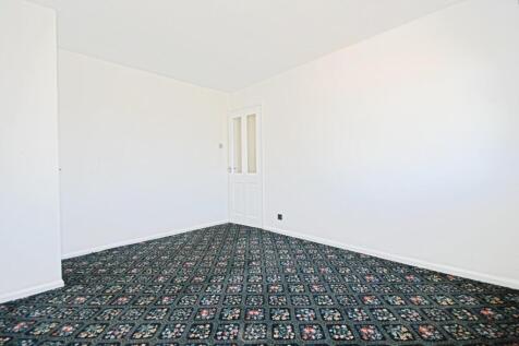 BEDROOM 1 02.jpg