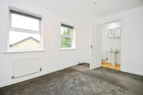BEDROOM 1 02.jpg
