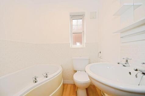 BATHROOM 02.jpg