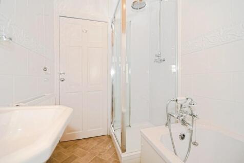 BATHROOM 02.jpg