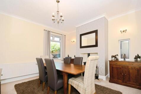 DINING ROOM 02.jpg