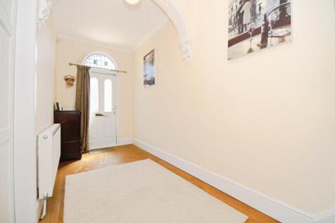 ENTRANCE HALL 01.jpg