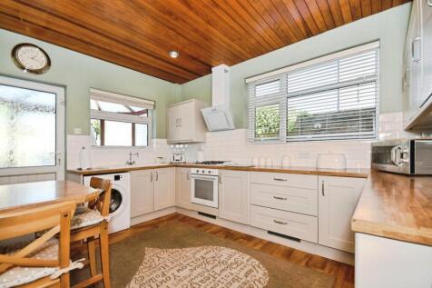 KITCHEN 01.jpg
