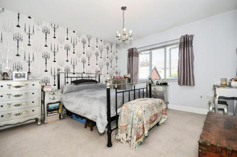 BEDROOM 1.jpg