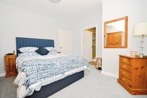 BEDROOM 1 03.jpg