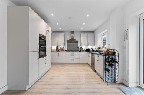 KITCHEN 02.jpg